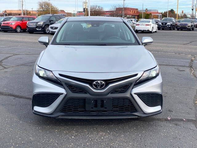 2022 Toyota Camry SE's photo