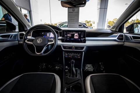 2025 Volkswagen Taos SE