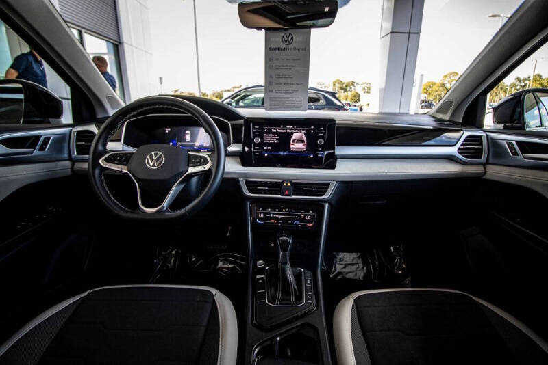 2025 Volkswagen Taos SE