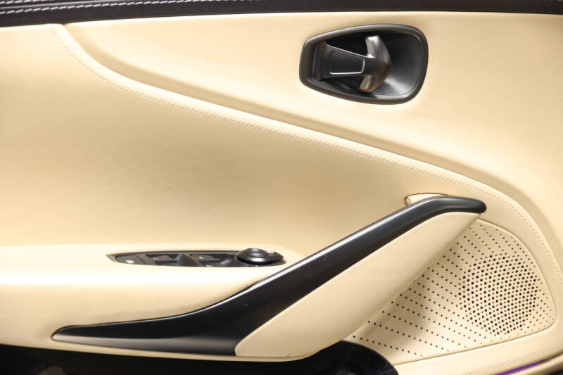 2021 Aston Martin DBX