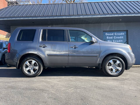 2015 Honda Pilot for sale at Auto Credit Connection LLC in Uniontown PA