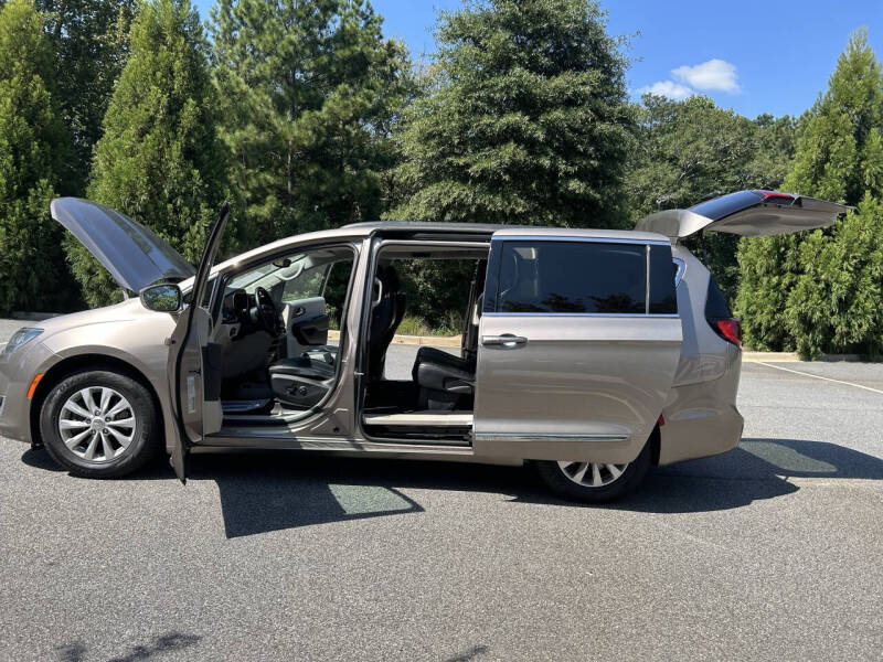 2017 Chrysler Pacifica Touring-L