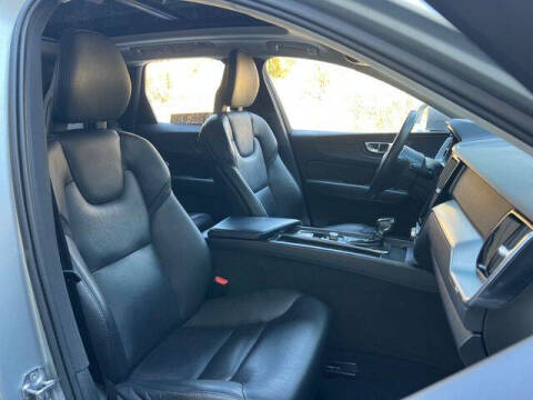 2018 Volvo XC60 T5 Momentum