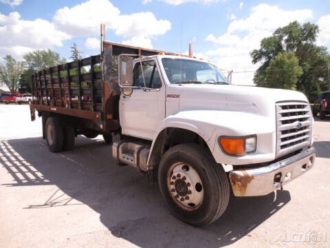 1999 Ford F-800 for sale at Rondo Truck & Trailer in Sycamore IL