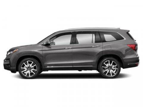 2021 Honda Pilot Touring w/Rear Captain's Chairs