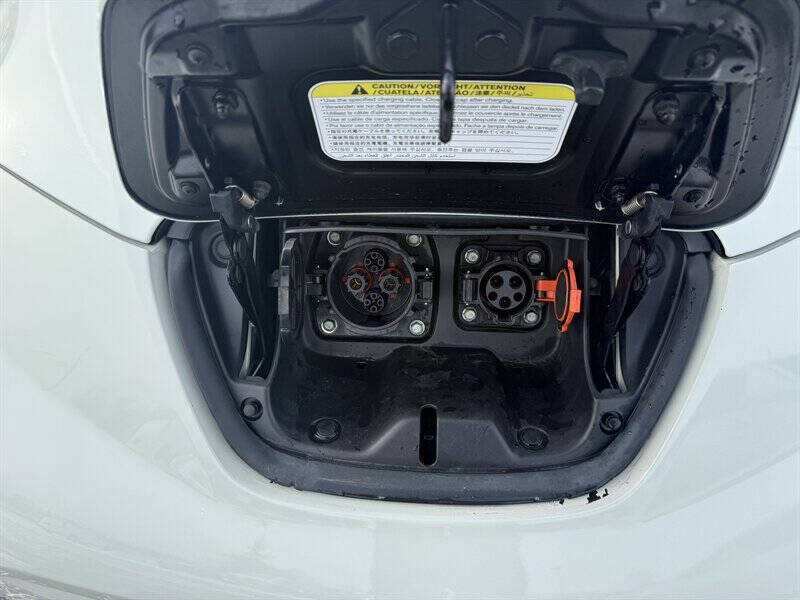 2011 Nissan LEAF SL