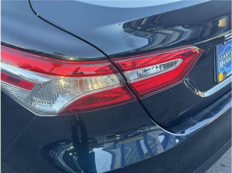 2018 Toyota Camry Hybrid LE