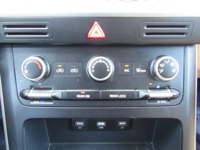 2023 Kia Carnival LX