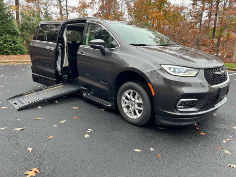 2022 Chrysler Pacifica for sale at ULTIMATE MOTORS in Midlothian VA