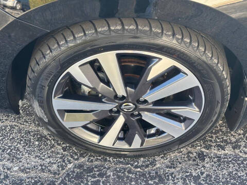 2021 Nissan Versa SR