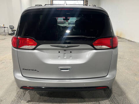 2018 Chrysler Pacifica Touring L Plus
