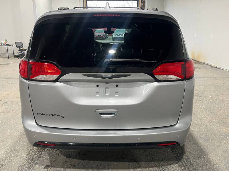 2018 Chrysler Pacifica Touring L Plus