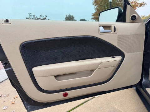 2009 Ford Mustang V6 Deluxe