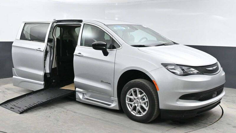 2024 Chrysler Voyager LX's photo