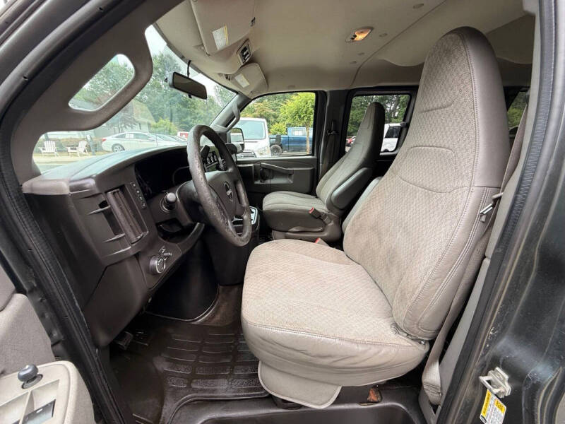 2017 GMC Savana LT 2500