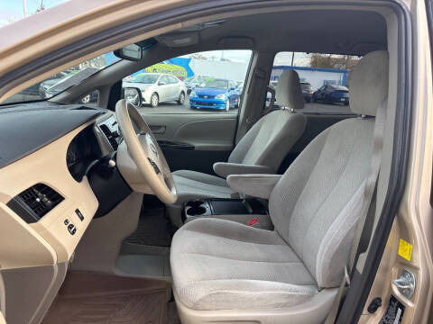 2011 Toyota Sienna LE 8-Passenger