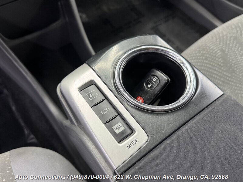 2014 Toyota Prius v Two