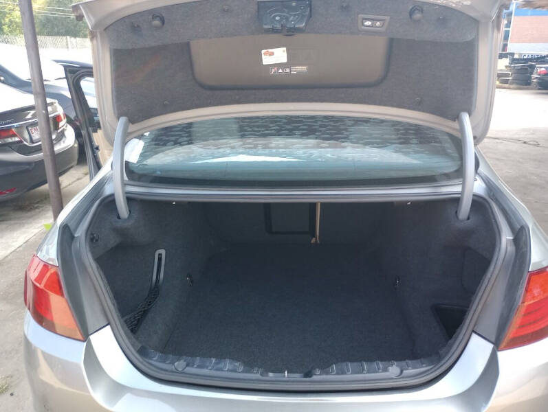 Image 10 of 2013 BMW 5 Series 528i