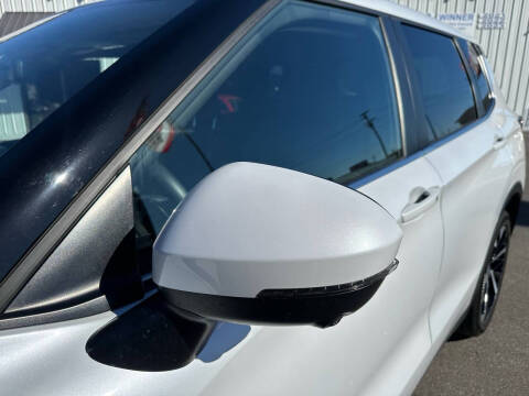 2023 Mitsubishi Outlander SE