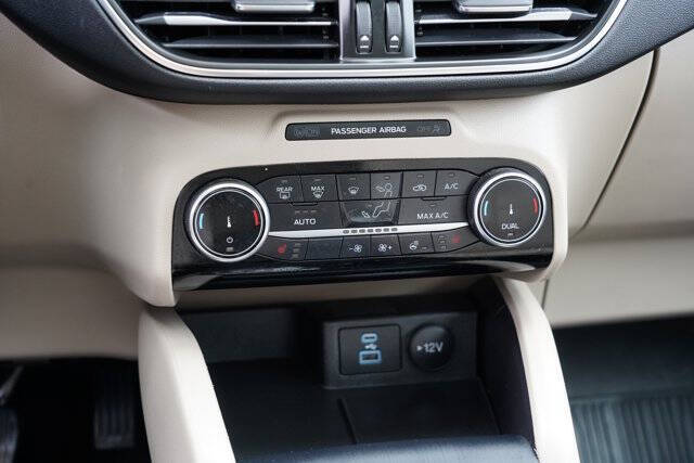 2022 Ford Escape Titanium