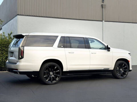 2022 Cadillac Escalade ESV Luxury