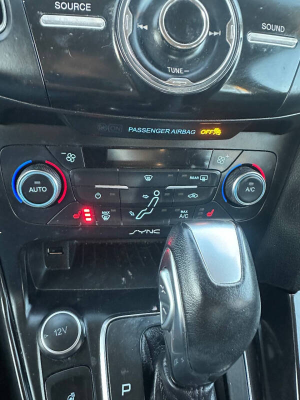 2017 Ford Focus Titanium