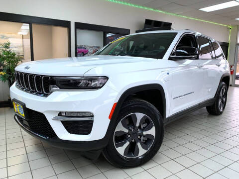 2022 Jeep Grand Cherokee for sale at SAINT CHARLES MOTORCARS in Saint Charles IL