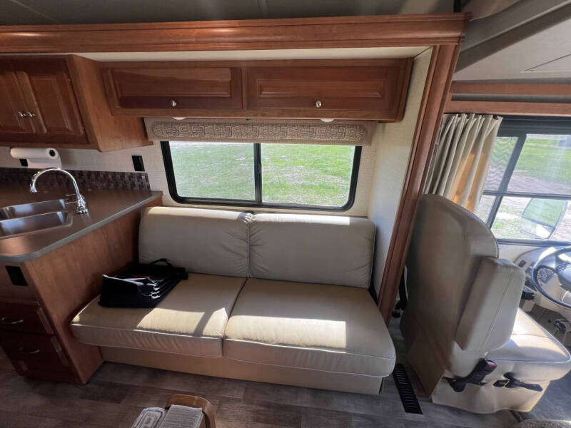 2017 Winnebago Vista 29VE