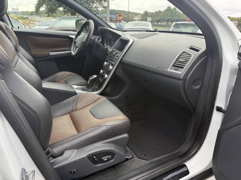 2016 Volvo XC60 T5 Drive-E Platinum