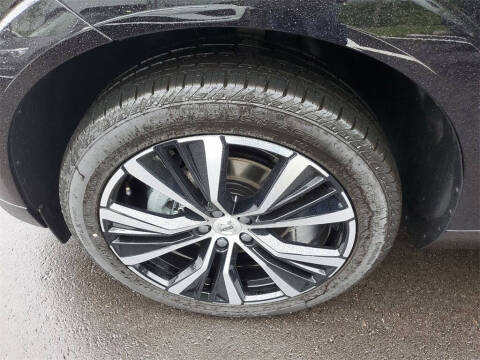 2025 Volvo XC60 B5 Plus Dark Theme