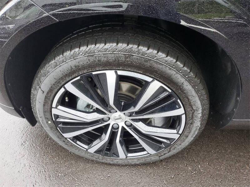 2025 Volvo XC60 B5 Plus Dark Theme