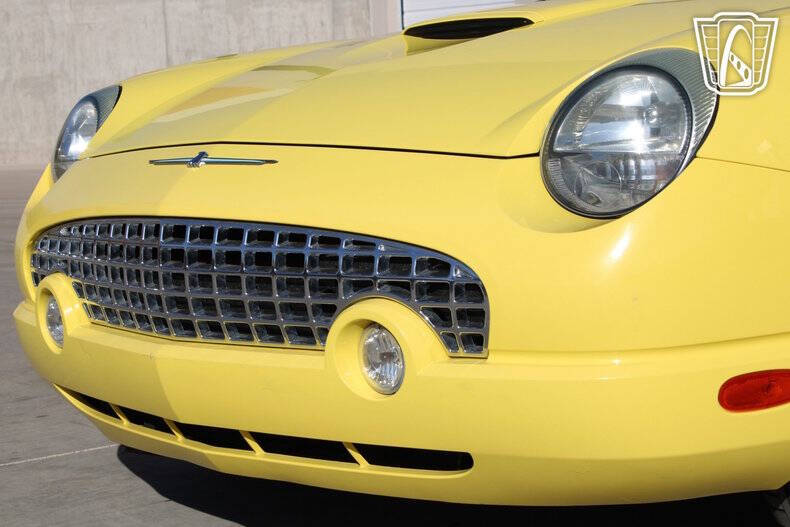 2004 Ford Thunderbird Deluxe