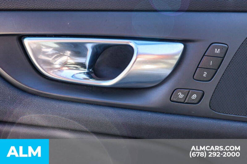 2024 Volvo S60 B5 Core Dark Theme