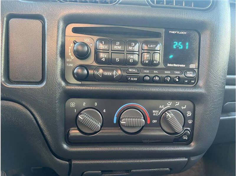 2001 Chevrolet S-10 LS