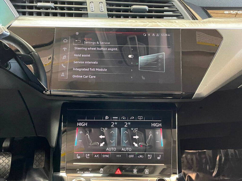 2022 Audi e-tron quattro Premium Plus