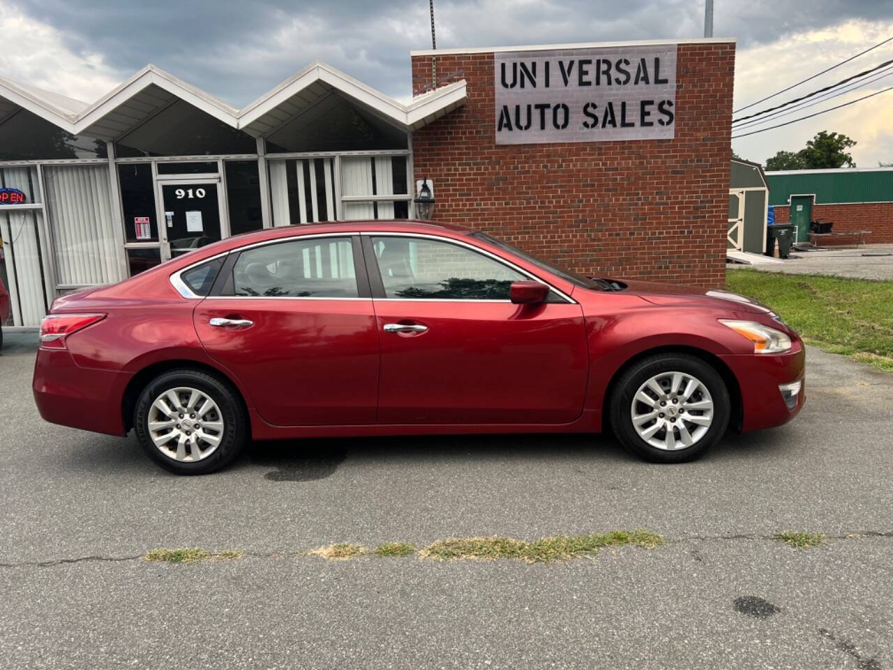 2013 Nissan Altima for sale at Universal Auto Sales LLC in Burlington, NC