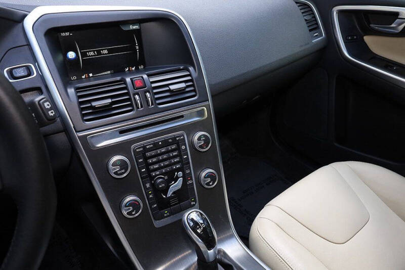 2016 Volvo XC60 T5 Premier