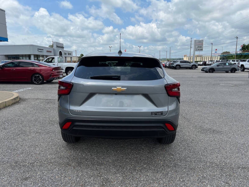 2025 Chevrolet Trax LS