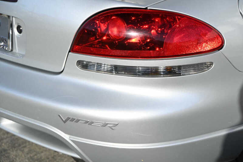 2004 Dodge Viper SRT-10
