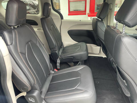 2017 Chrysler Pacifica Touring-L