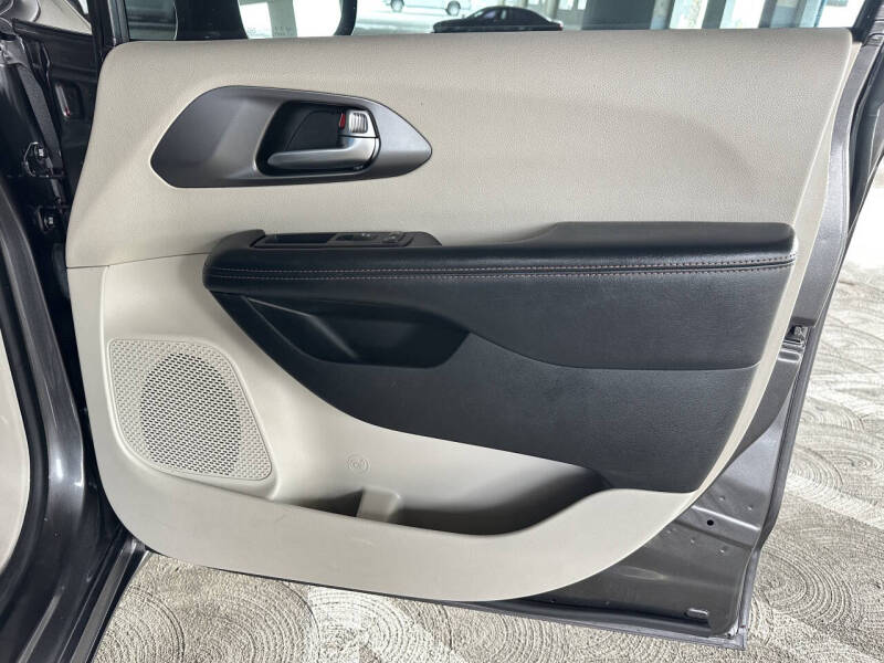 2022 Chrysler Pacifica Hybrid Touring L