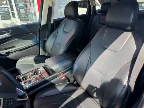 2019 Ford Edge Titanium