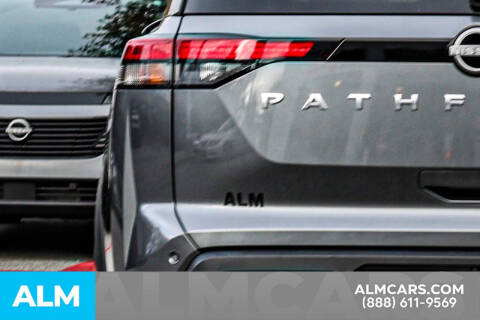 2024 Nissan Pathfinder SV