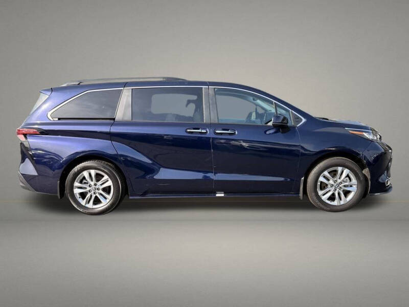 2022 Toyota Sienna XLE 7-Passenger