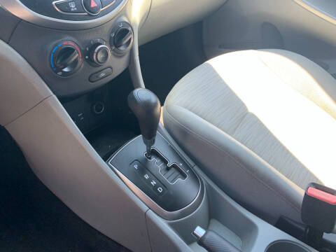 2016 Hyundai Accent SE