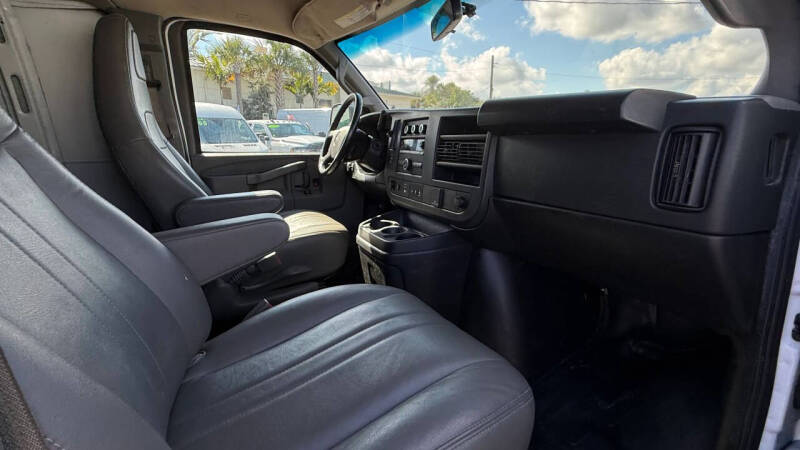 2023 GMC Savana 2500