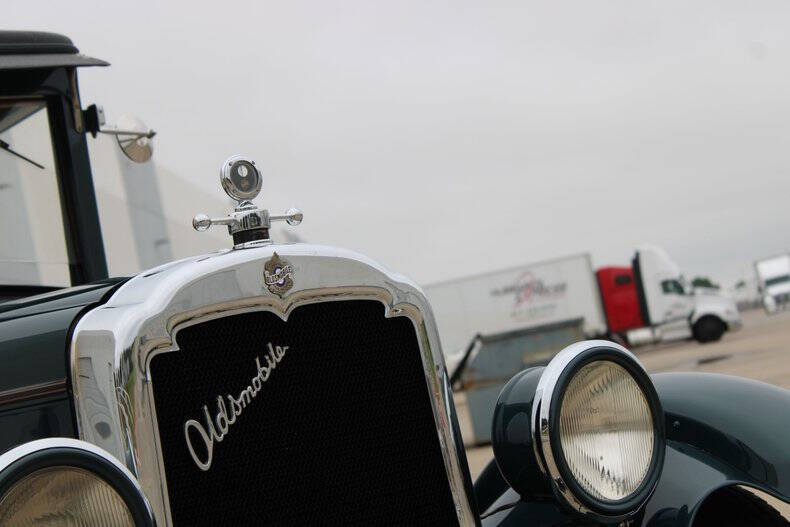 1927 Oldsmobile Sedan