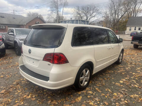 2010 Volkswagen Routan SE