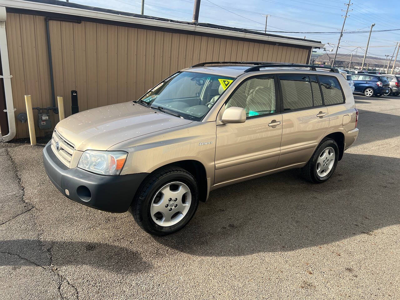 2004 Toyota Highlander for sale at BNM AUTO GROUP in GIRARD, OH