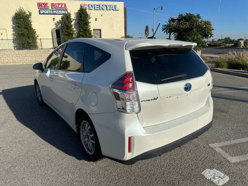 2017 Toyota Prius v